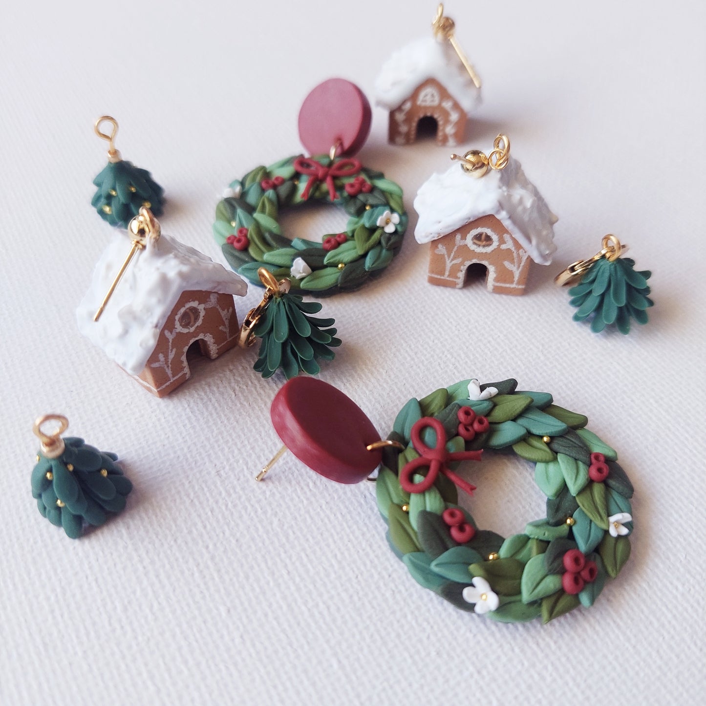 MUTED CHRISTMAS WREATH EARRINGS