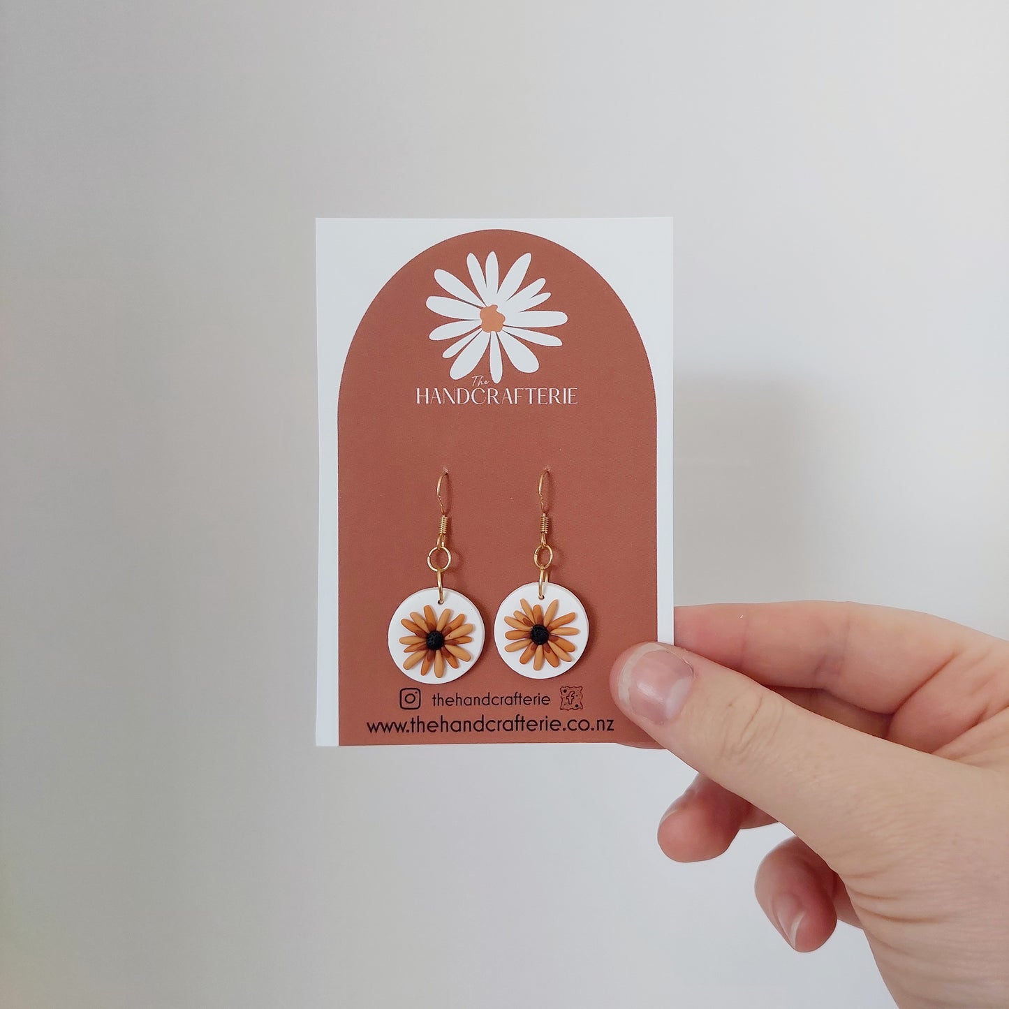 WHITE SUNFLOWER EARRINGS