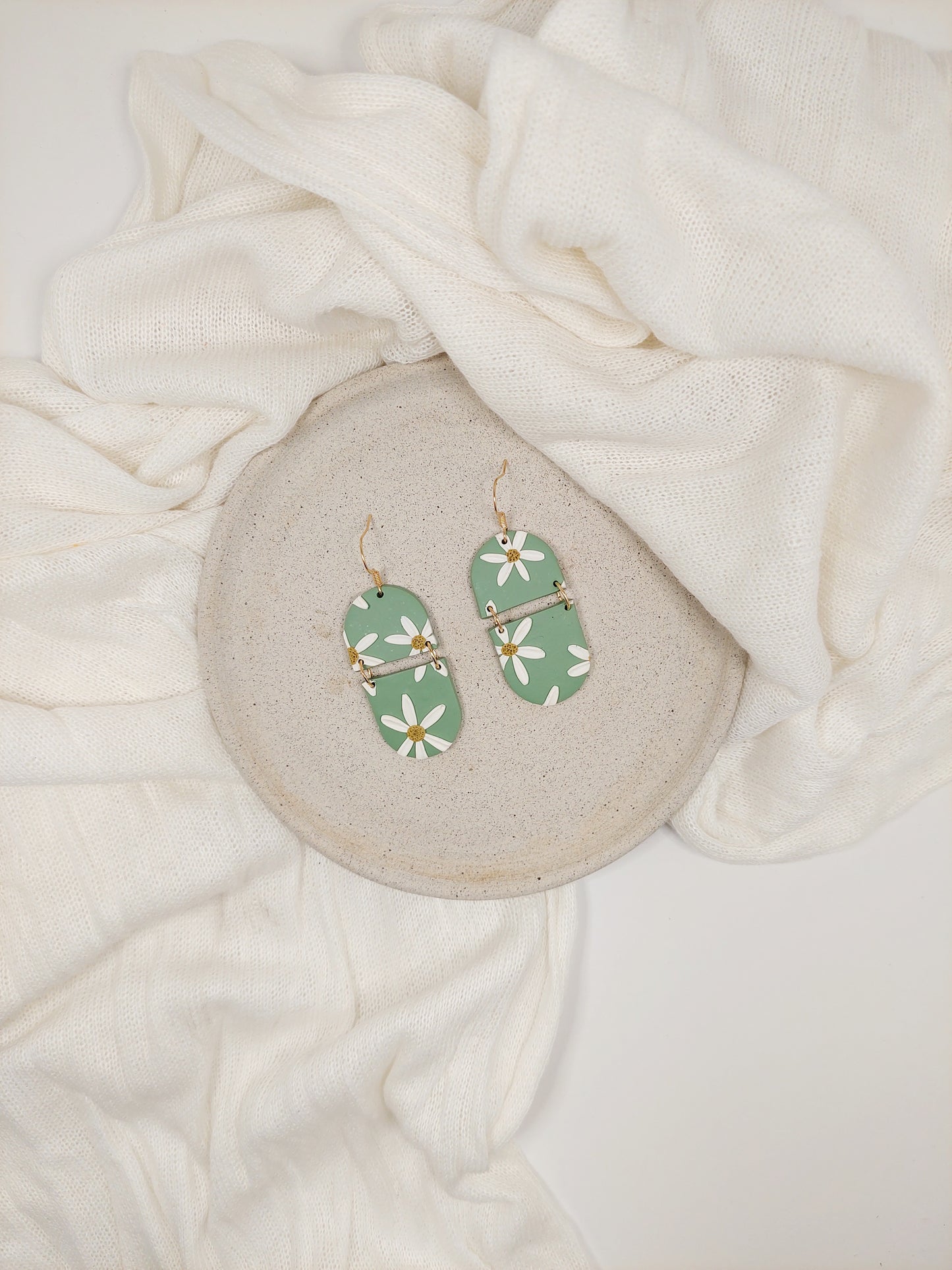 DAISY SPLIT SOLE EARRINGS - OLIVE